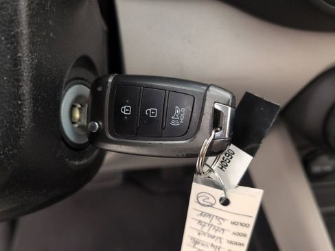 Used 2020 Hyundai Venue SEL FWD image 37