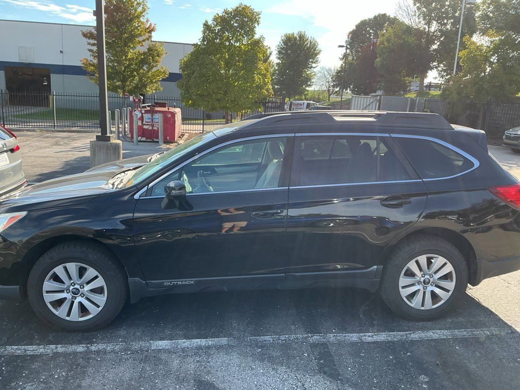 Used 2017 Subaru Outback 2.5i Premium AWD/4WD image 5