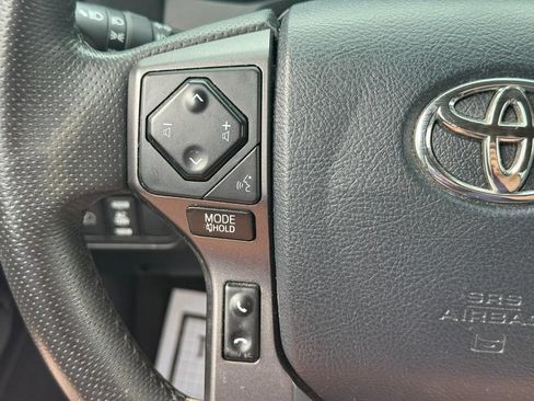 Used 2020 Toyota Tacoma TRD Off-Road AWD/4WD image 22