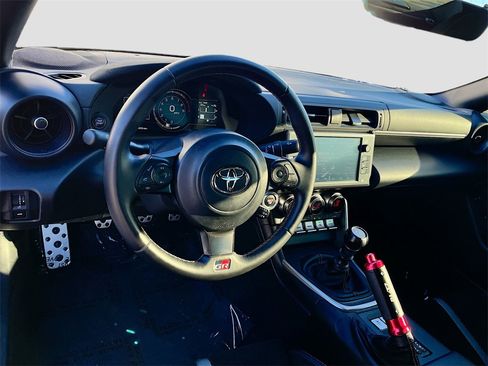Used 2023 Toyota GR86 Premium w/ ALL Weather Mat Package (TMS) image 9