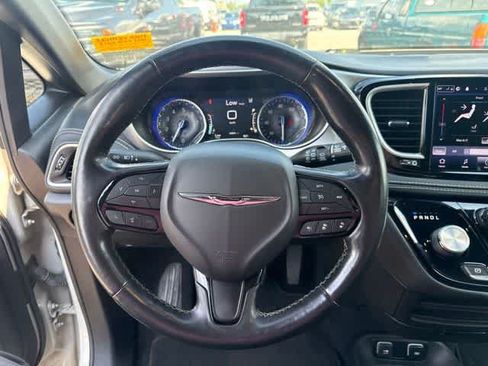 Used 2021 Chrysler Pacifica Touring-L w/ S Appearance Package AWD/4WD image 13
