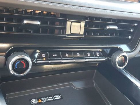 Used 2025 Chevrolet Tahoe LT AWD/4WD image 21