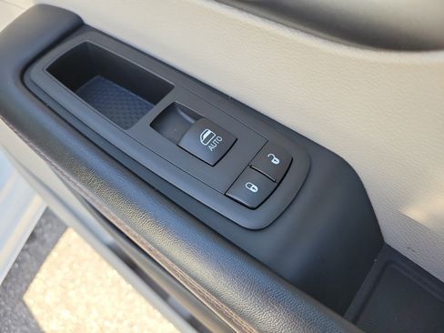 Used 2020 Chrysler Pacifica Touring w/ Cold Weather Group FWD image 11