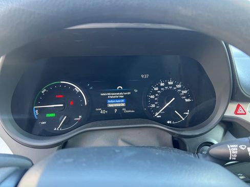 Used 2025 Toyota Sienna LE image 8