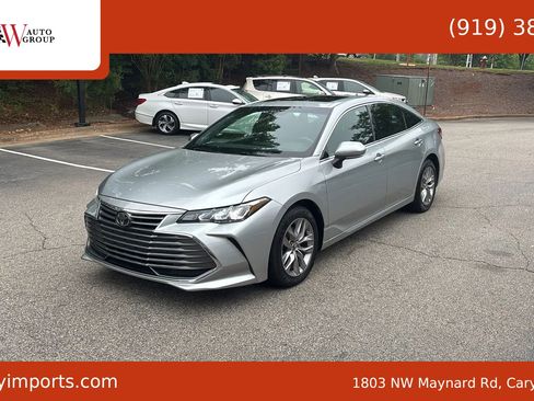 Used 2019 Toyota Avalon XLE w/ Moonroof Package FWD image 1