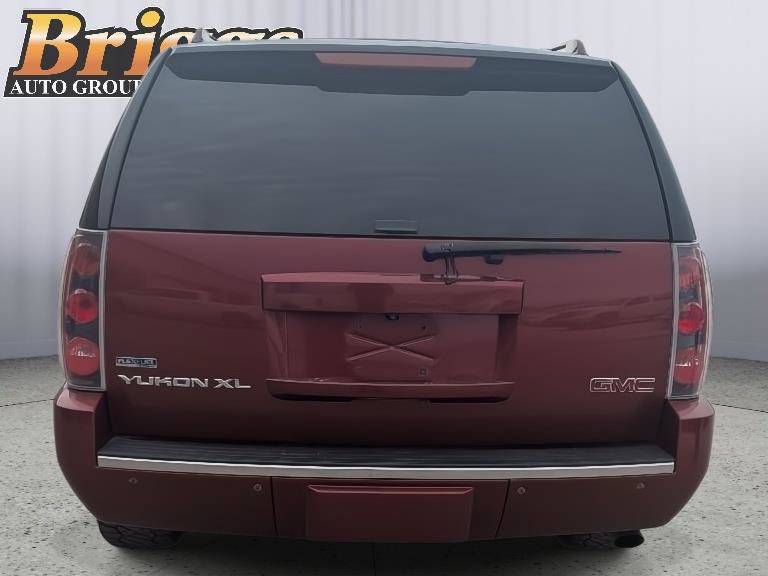 Used 2011 GMC Yukon XL Denali AWD/4WD image 4