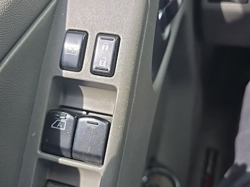 Used 2013 Nissan Frontier SL AWD/4WD image 12