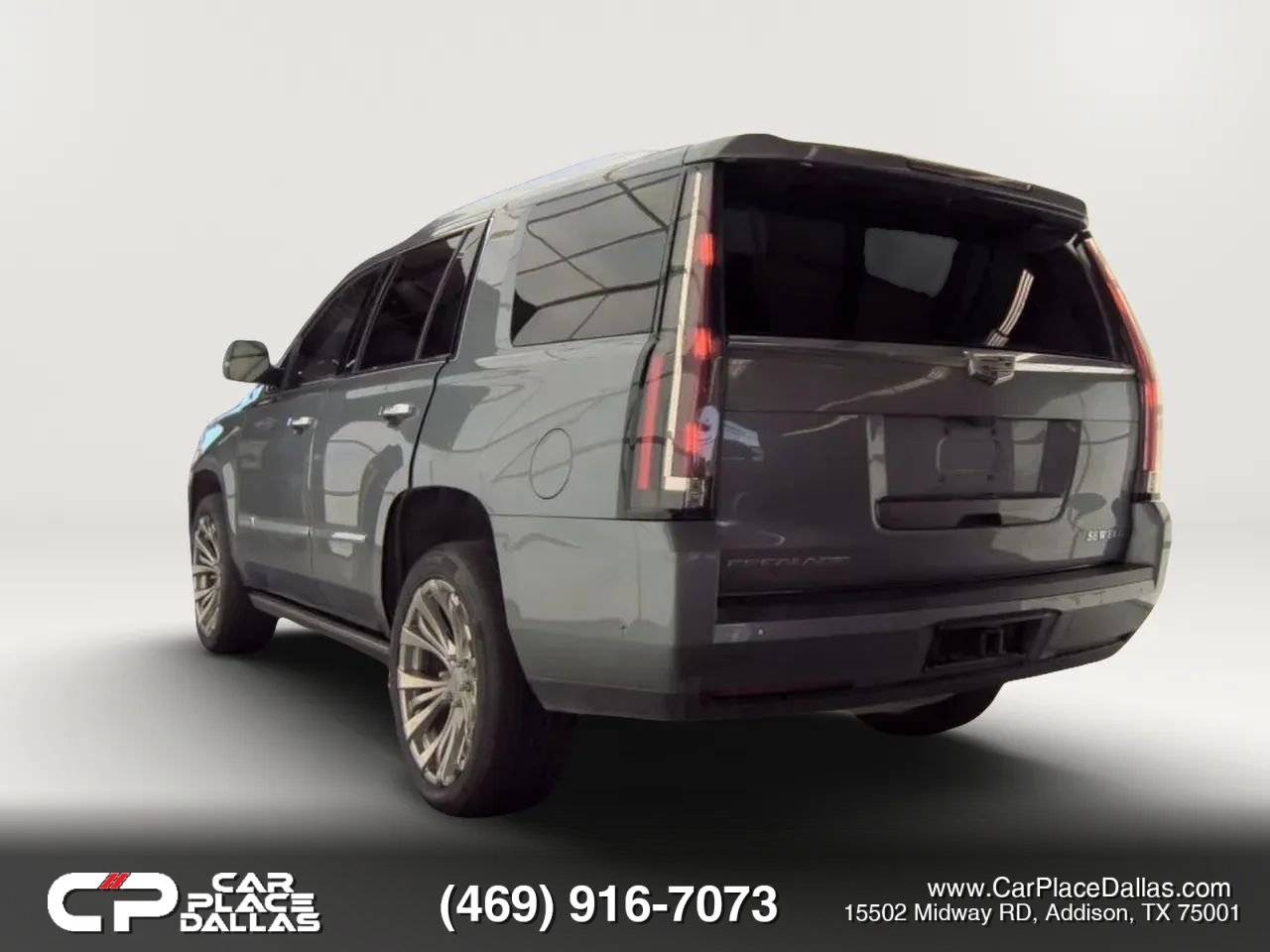 Used 2018 Cadillac Escalade Platinum RWD image 4