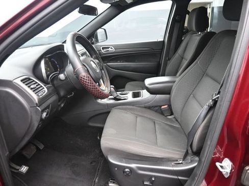 Used 2020 Jeep Grand Cherokee Laredo AWD/4WD image 13
