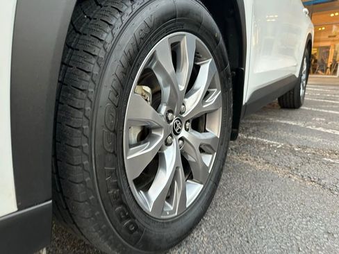 Used 2024 Toyota Grand Highlander AWD Hybrid image 10