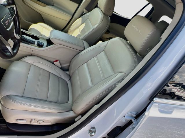 Used 2019 GMC Acadia Denali w/ Technology Package AWD/4WD image 17
