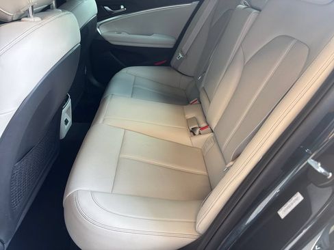Used 2025 Genesis G70 2.5T RWD image 13