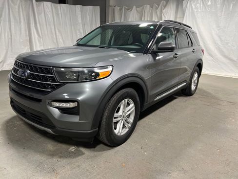 Used 2023 Ford Explorer XLT w/ Equipment Group 202A image 3