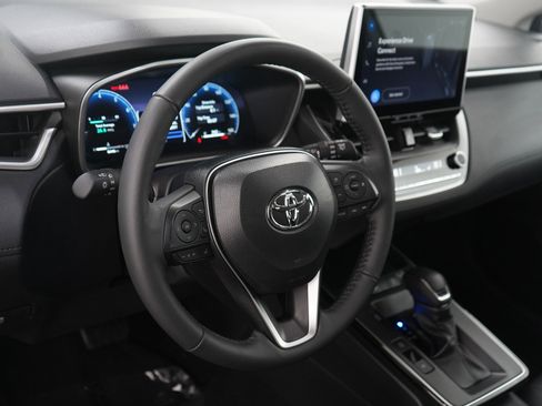 Used 2026 Toyota Corolla Cross XLE w/ Convenience Package image 21