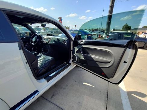 Used 2013 Volkswagen Beetle 2.0T FWD image 38