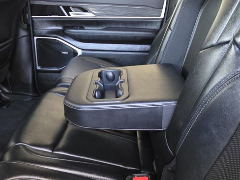 Used 2024 Jeep Wagoneer L Series II RWD image 10