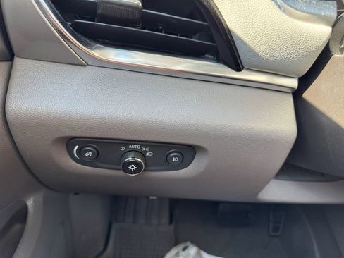 Used 2018 Chevrolet Traverse LT FWD image 20