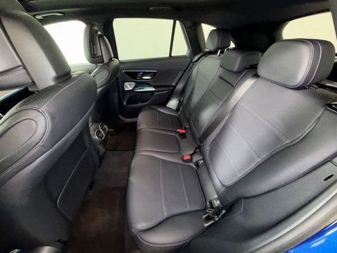 Used 2025 Mercedes-Benz GLC 300 4MATIC image 25