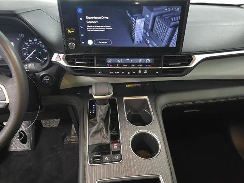 Used 2025 Toyota Sienna XLE FWD image 8