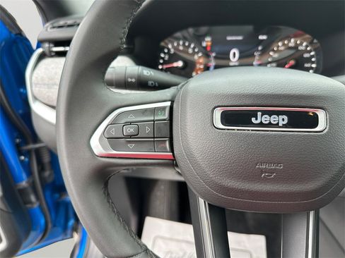 Used 2024 Jeep Compass Latitude image 21