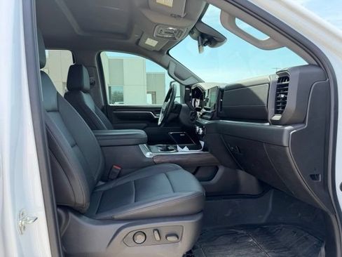Used 2026 GMC Sierra 2500 SLT w/ SLT Premium Package AWD/4WD image 11