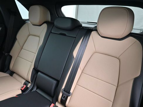 Certified 2026 Porsche Cayenne AWD/4WD image 6