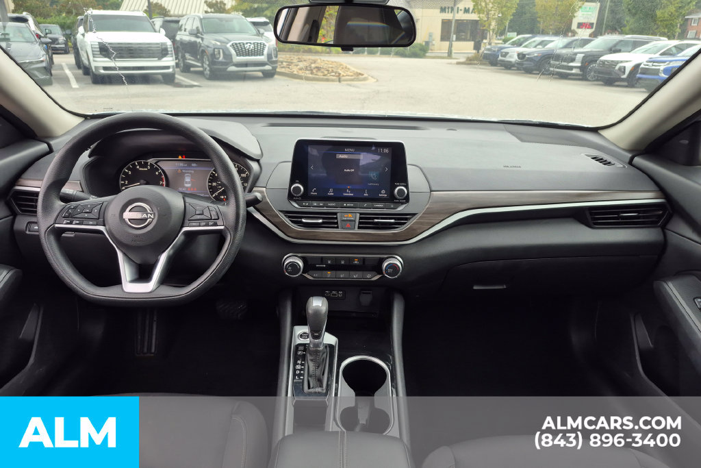 Used 2024 Nissan Altima 2.5 SV FWD image 24