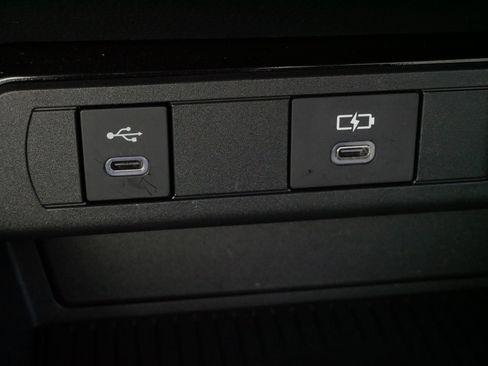 Used 2025 Toyota Prius Plug-In Hybrid w/ Limited Premium Package image 30