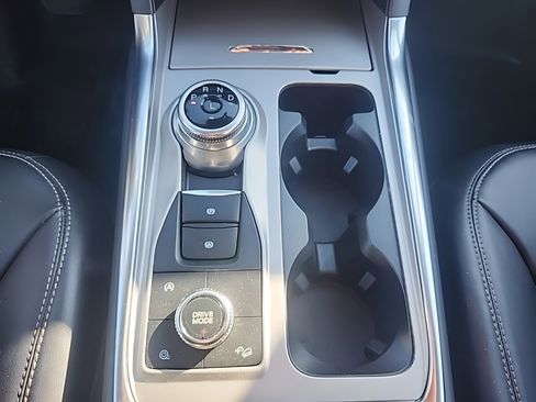 Certified 2023 Ford Explorer XLT w/ Equipment Group 202A AWD/4WD image 19