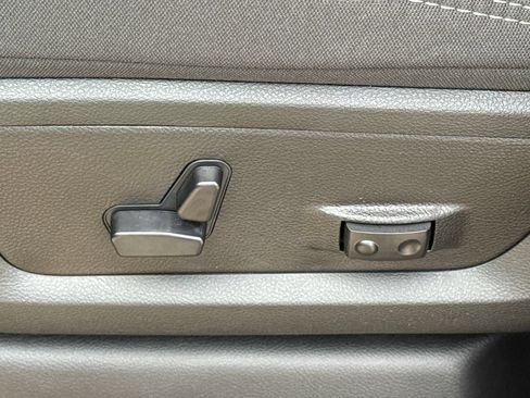 New 2026 RAM 3500 Big Horn AWD/4WD image 21