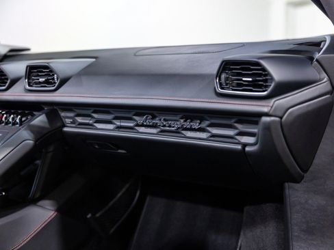 Used 2022 Lamborghini Huracan EVO RWD image 34