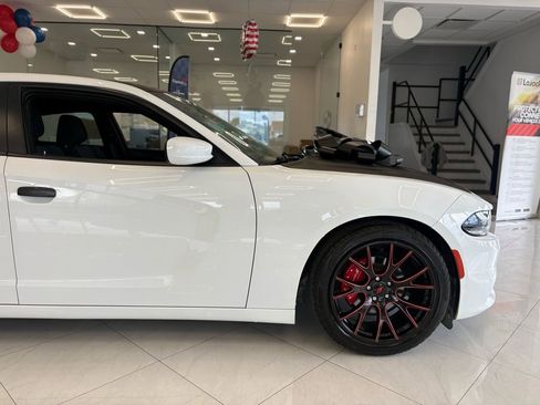 Used 2019 Dodge Charger SXT RWD image 9