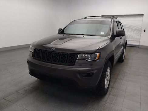 Used 2019 Jeep Grand Cherokee Laredo AWD/4WD image 15