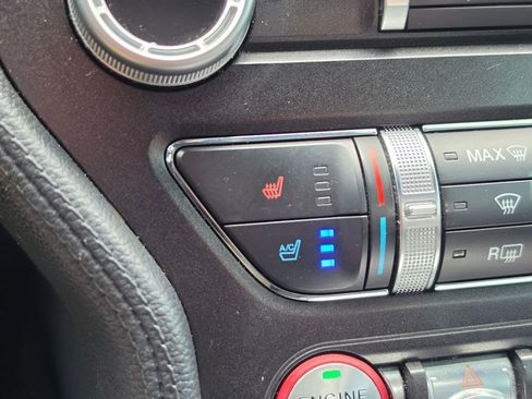 Used 2019 Ford Mustang Premium RWD image 33