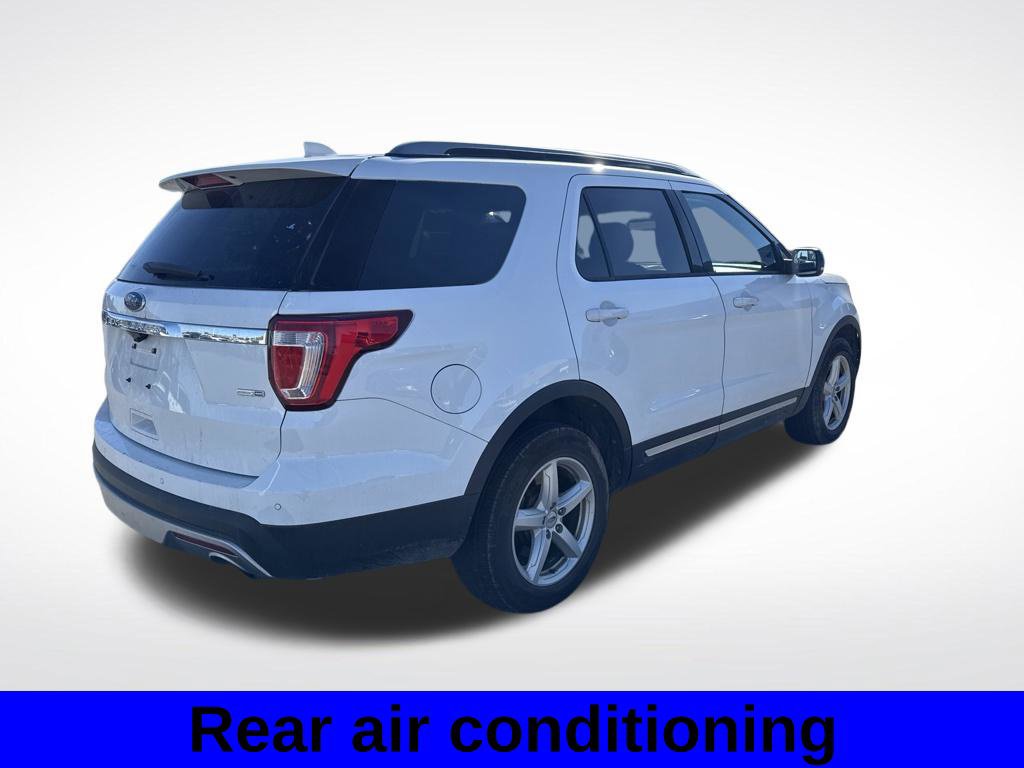 Used 2016 Ford Explorer XLT w/ Equipment Group 202A AWD/4WD image 4