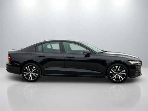 Used 2024 Volvo S60 B5 Core image 4