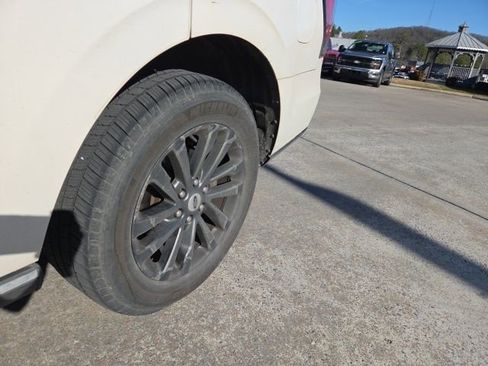 Used 2019 Ford Expedition Limited w/ Equipment Group 301A image 6