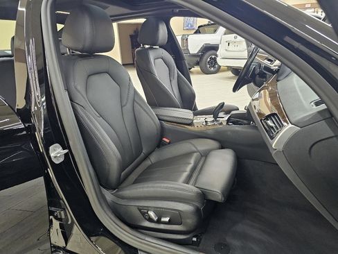 Used 2020 BMW 530i w/ Convenience Package image 21