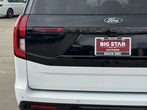 Used 2025 Ford Expedition Tremor AWD/4WD image 11