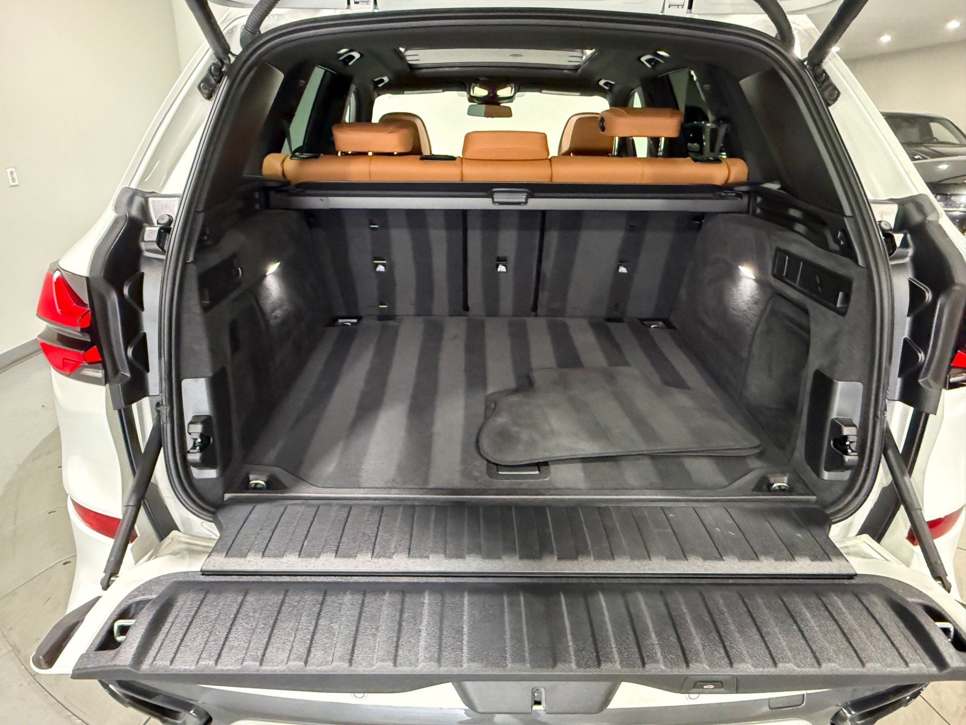 Used 2026 BMW X5 xDrive40i w/ M Sport Package AWD/4WD image 17