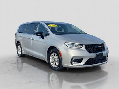 Used 2024 Chrysler Pacifica Touring-L