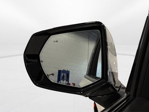 Used 2023 GMC Yukon Denali Ultimate image 14