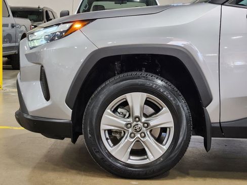Used 2022 Toyota RAV4 XLE image 5