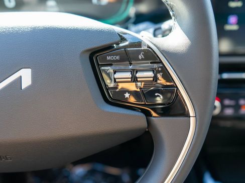 New 2026 Kia Niro EX FWD image 18