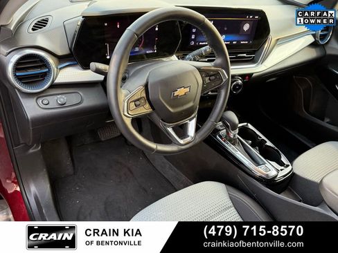 Used 2025 Chevrolet Trax LT w/ LT Convenience Package FWD image 10