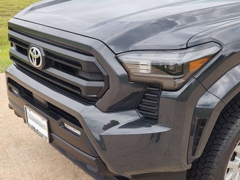 Used 2024 Toyota Tacoma SR5 AWD/4WD image 10