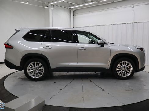 Used 2024 Toyota Grand Highlander AWD image 2