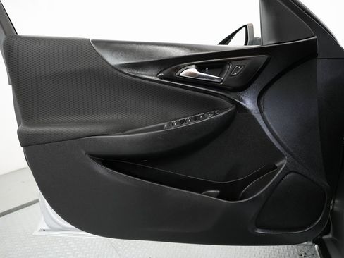 Used 2018 Chevrolet Malibu LT image 26