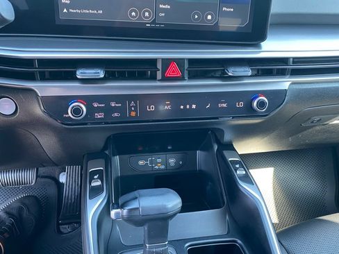 Used 2025 Kia Sorento S w/ Panoramic Sunroof Package FWD image 17