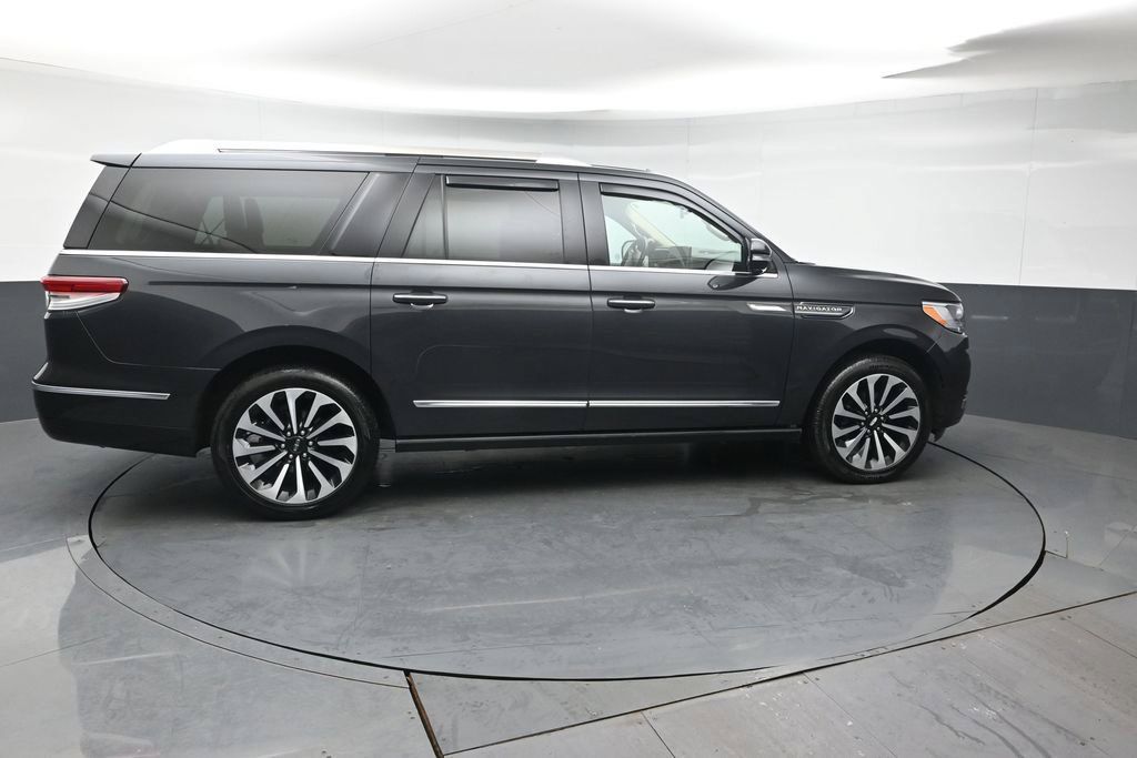 Used 2022 Lincoln Navigator L Reserve AWD/4WD image 7